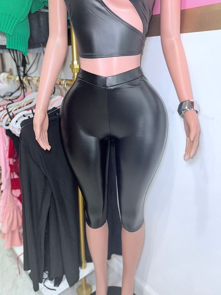 Leather V Waist Capri Tights